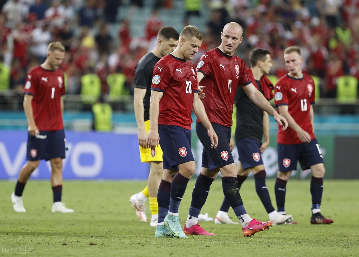 从0-0变成0-1太亏了！捷克遭遇严重误判，导致输球，裁判丧失底线