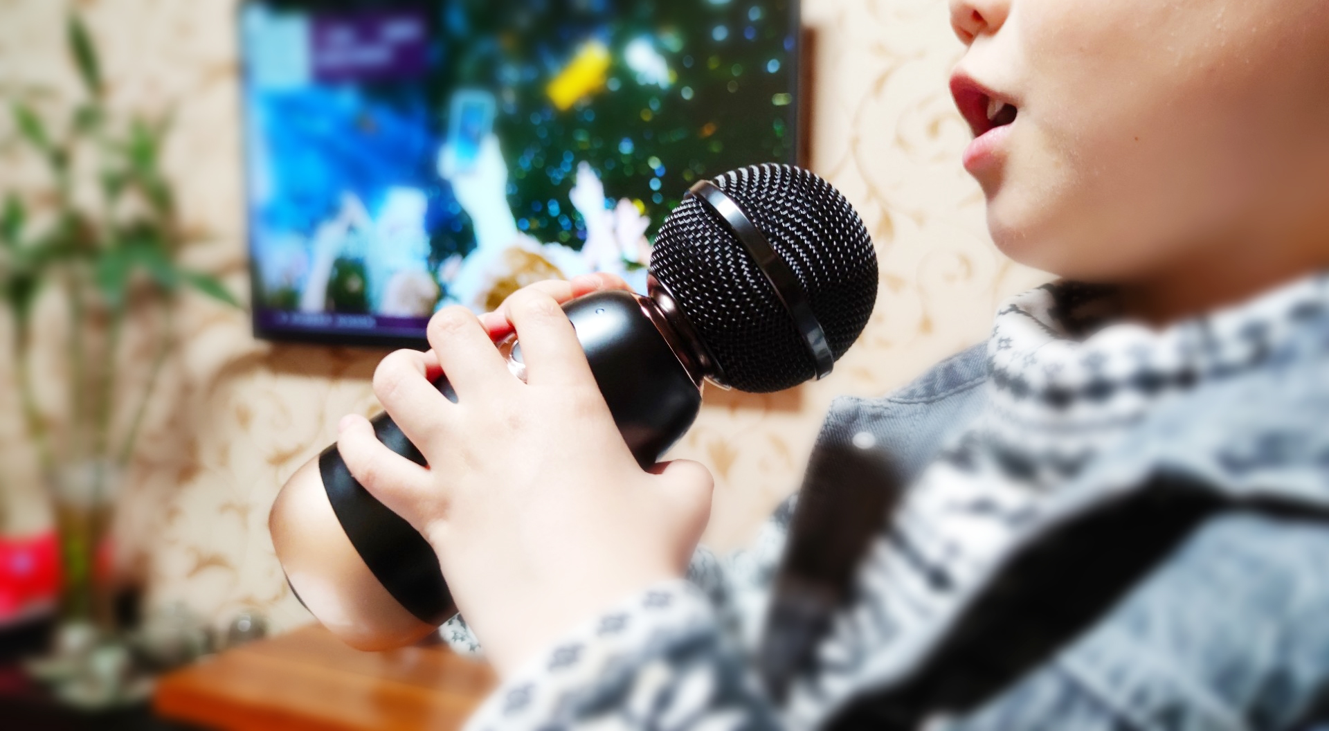 五音不全如何重启歌喉？李佳琦同款唱吧Q3体验，八种音效秒变歌王