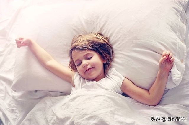 四岁孩子主动要分房睡,孩子4岁了是不是该分床