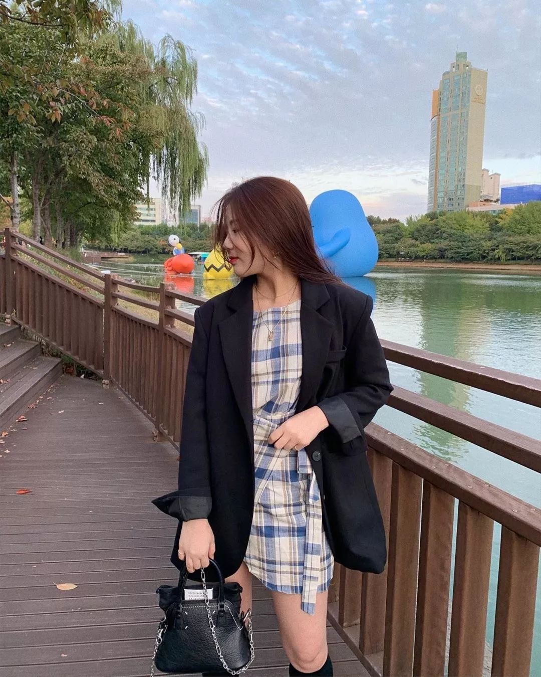 中长款毛衣外套显高显瘦穿搭,大衣连帽毛衣穿搭攻略