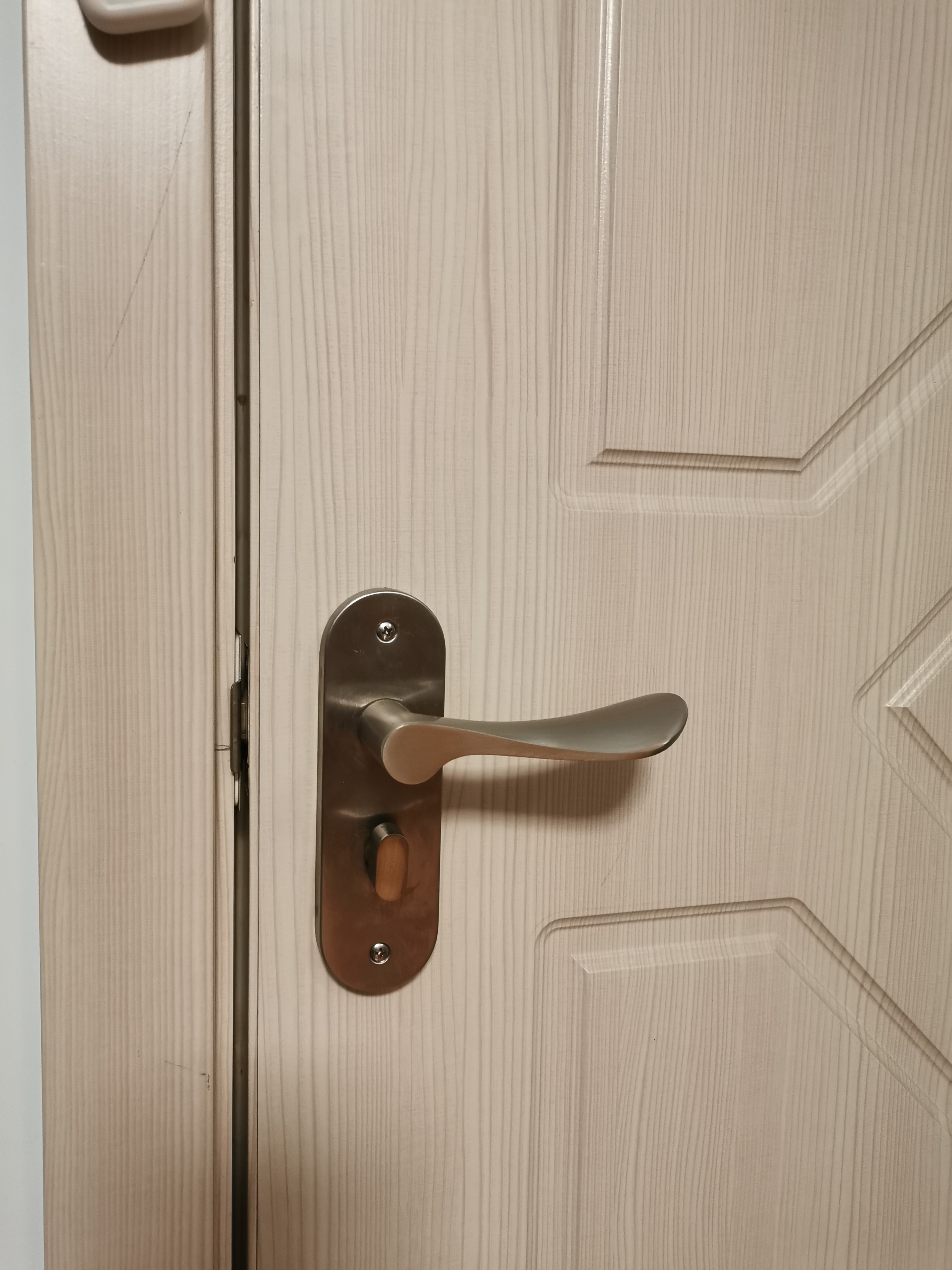 如果粪便中、门把手真的有新型冠状病毒，那我们该如何预防呢