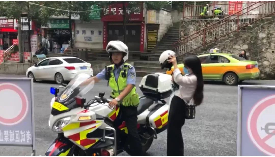 交警全力护航,交警部门全力护航高考