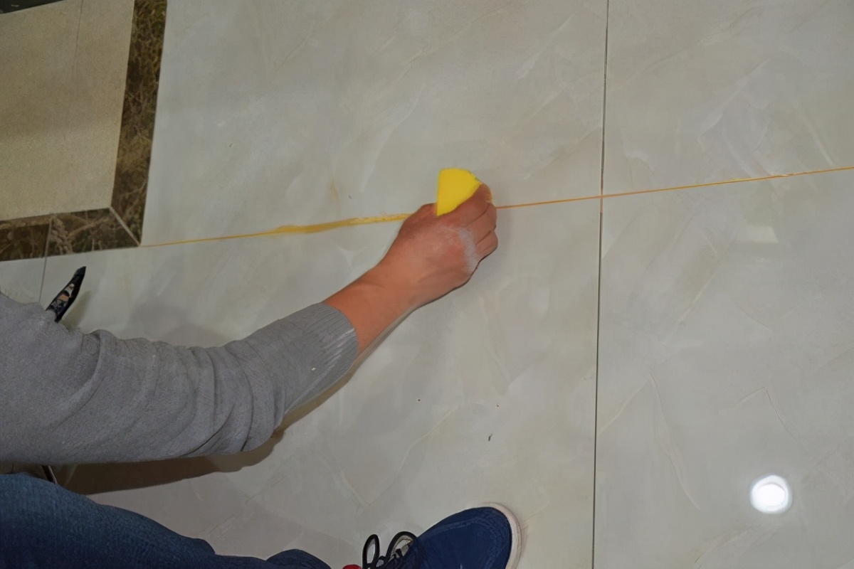 瓷砖美缝有什么经验教训,瓷砖美缝一定要找专业人来做