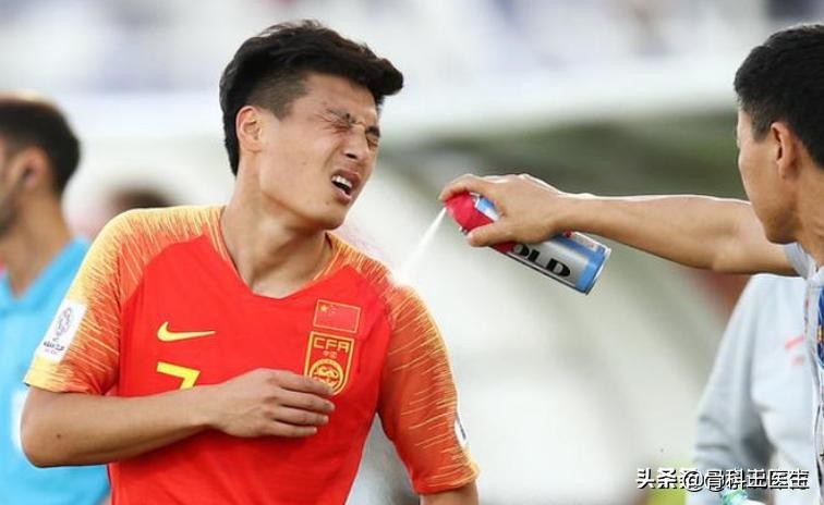 武磊肩锁关节脱位怎么治疗,武磊肩部受伤