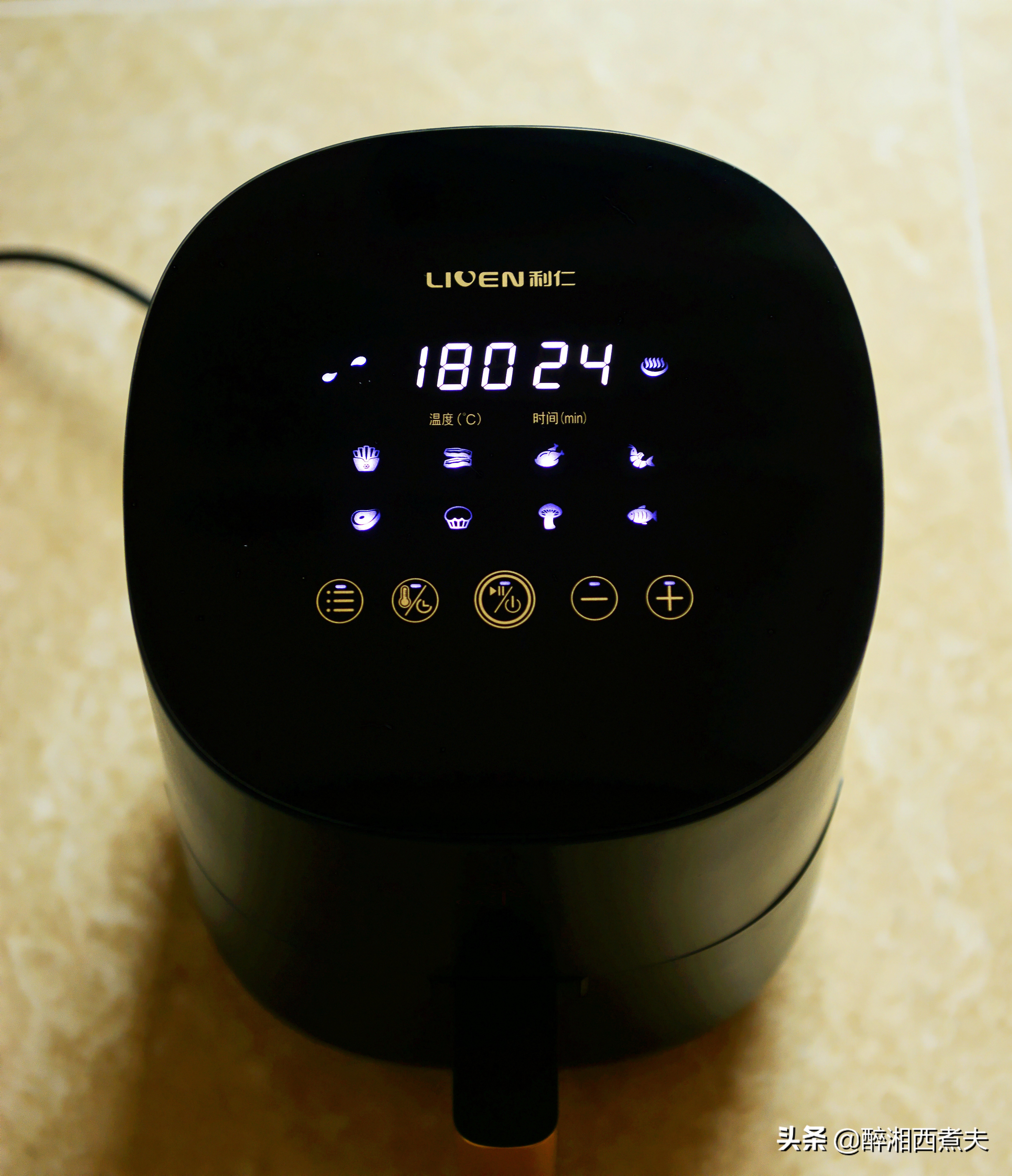 自打能网购到新奥尔良烤翅腌料，不用去肯德基了，自个烤不更香么