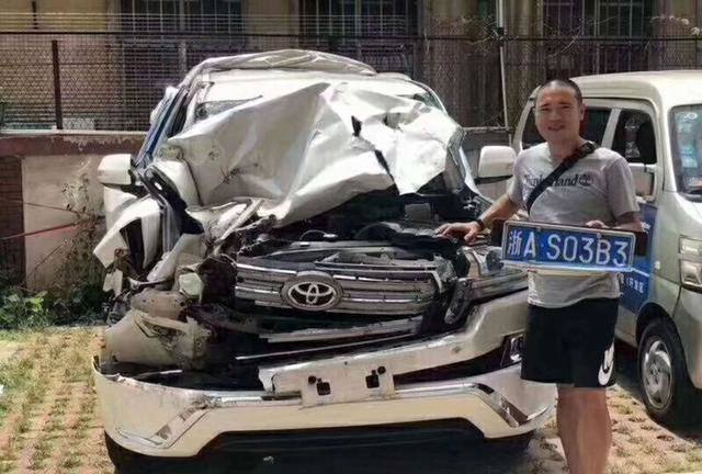 兰德酷路泽4000介绍一下,丰田兰德酷路泽4000和4600的区别