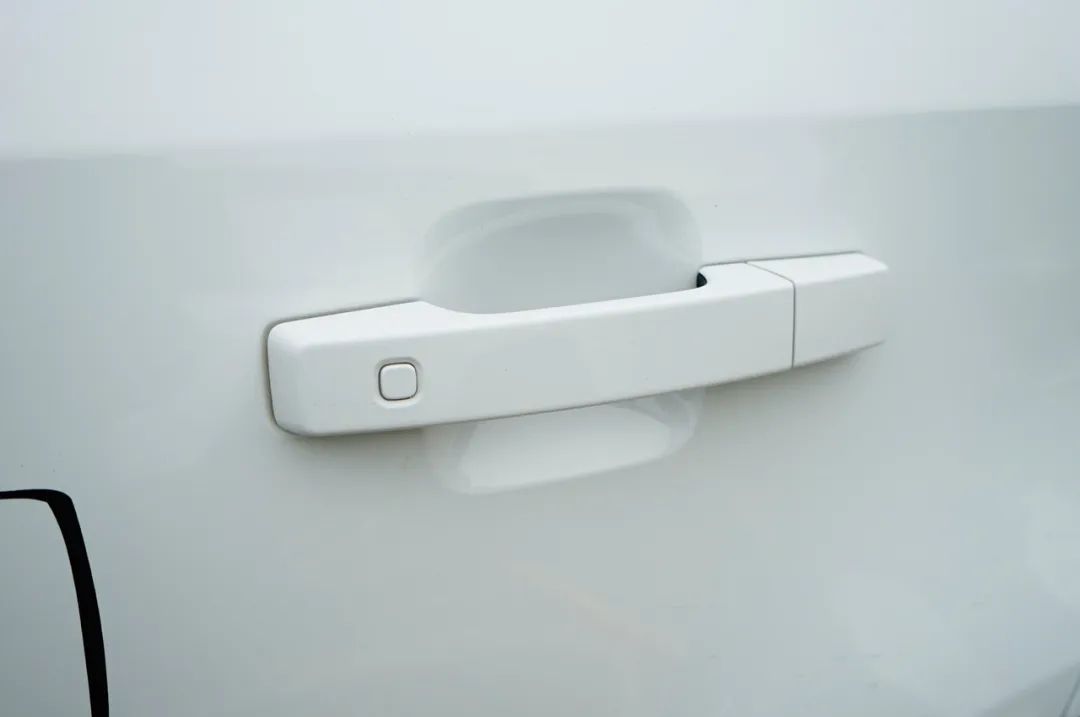 试驾路虎全新卫士,路虎卫士110p400x和暗黑特别版区别