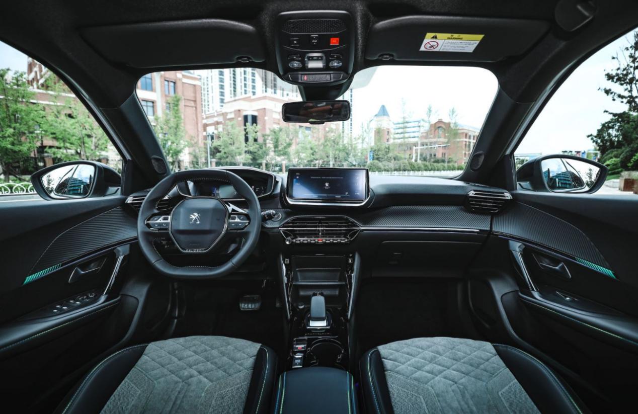 最新东风标致2008试驾,全新一代东风标致2008亮点解析