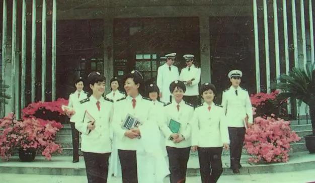 我军历史上最大规模军服换装几式,解放军第一次换装是什么水平