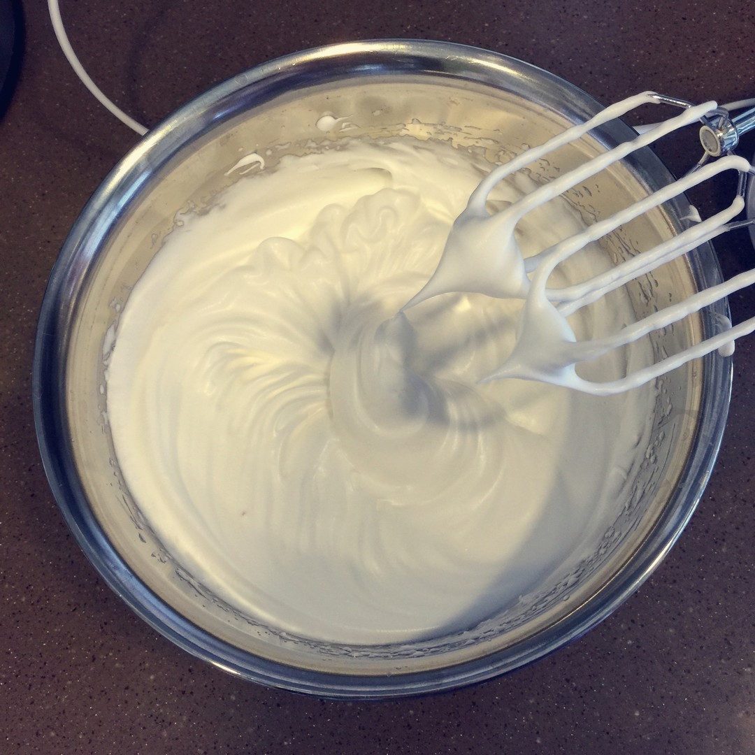 教你在家做戚风蛋糕不塌陷不回缩,在家做戚风蛋糕