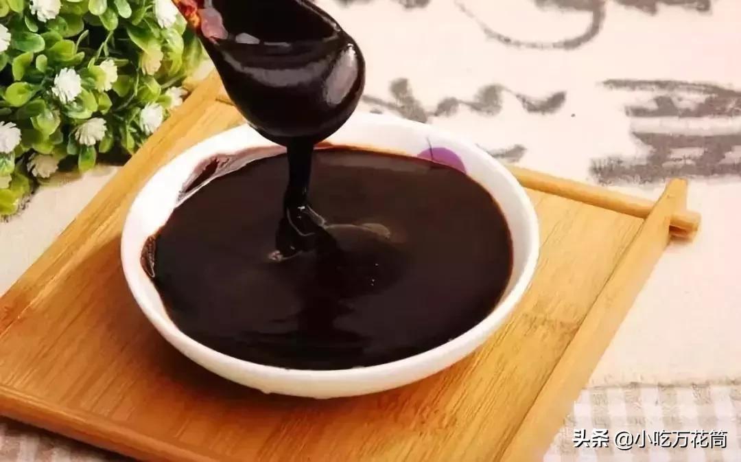 做烤肠蘸料的甜面酱用哪种牌子的,淄博烧烤除了甜面酱蘸料还有哪些