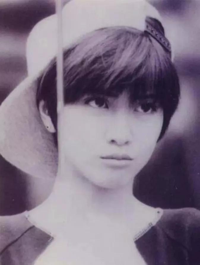 他是世纪美少年，她帅到掰弯无数小姐姐，相恋10年不婚的神仙眷侣