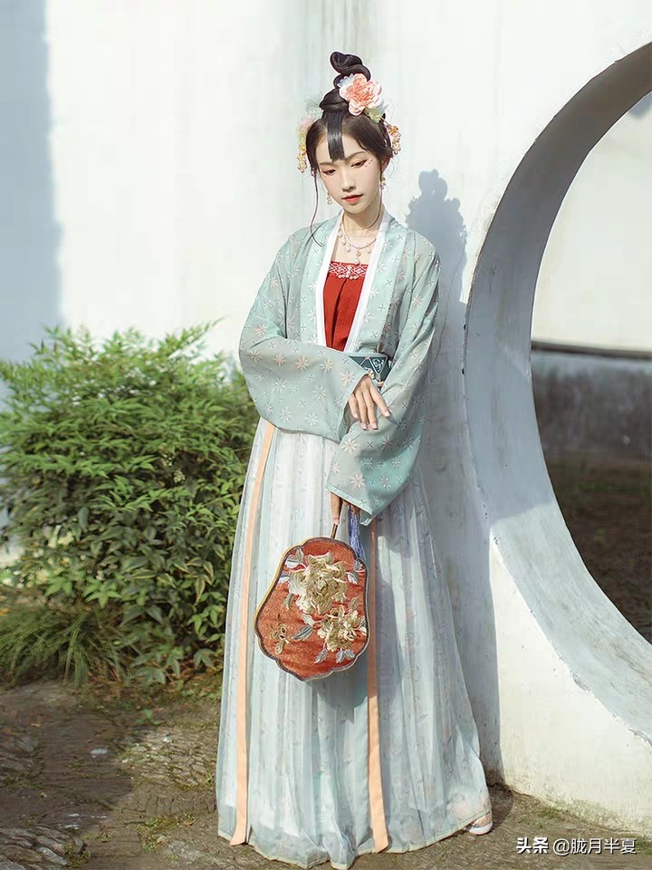 大唐不夜城汉尚华莲汉服体验馆,重回汉唐和汉尚华莲的汉服哪家好