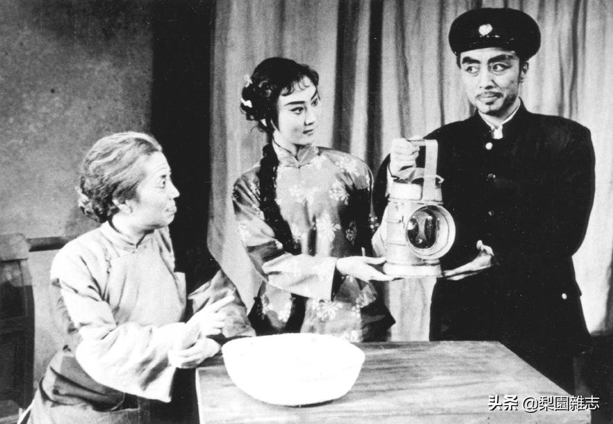 现代京剧八大样板戏红灯记全场,红色娘子军现代京剧八大样板戏