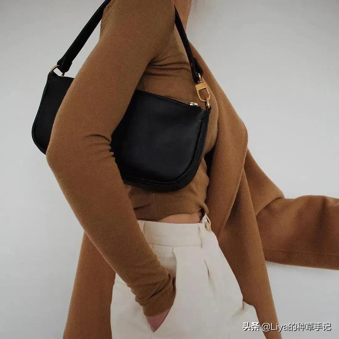 冬季背什么颜色的包包好看,40多岁背什么包包好看
