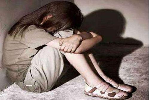 10岁女孩往*体下**塞东西，宝妈发现后慌忙送医，孩子：觉得好玩而已