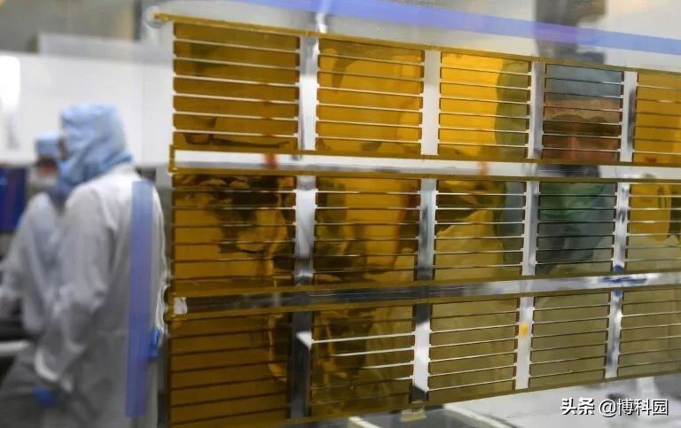 新型钙钛矿太阳能电池材料,钙钛晶太阳能电池板