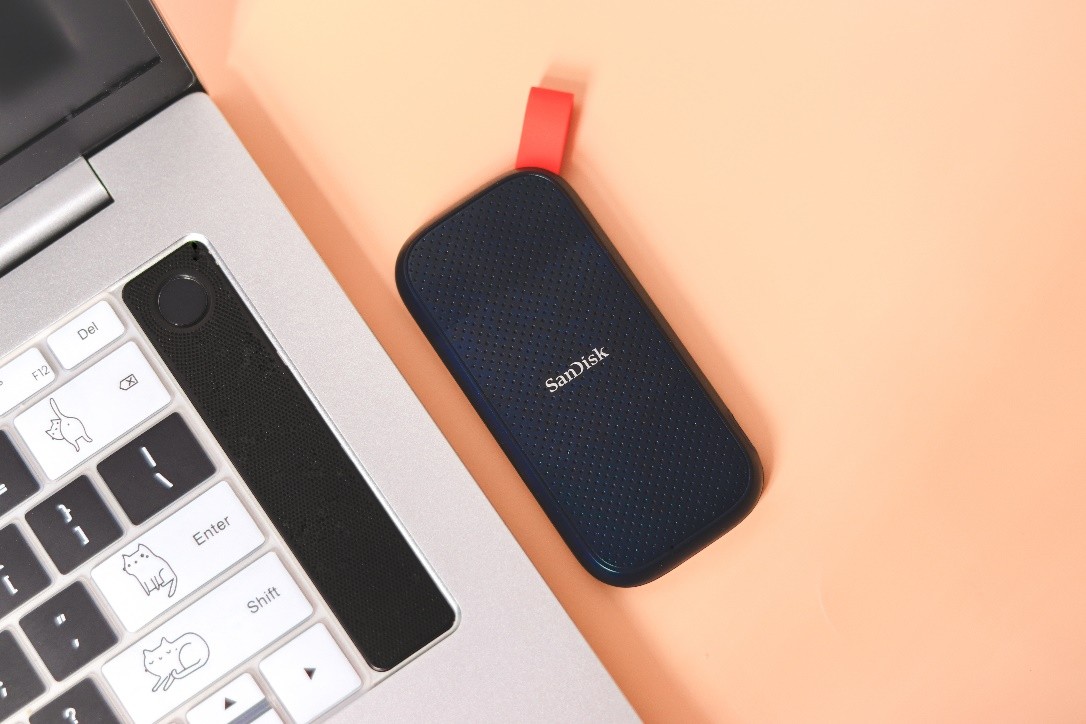 闪迪移动固态硬盘,闪迪e61和三星t7移动固态硬盘对比