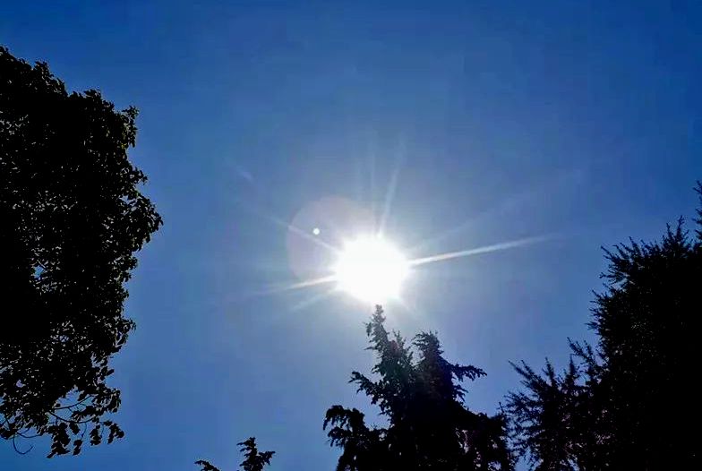 铁路烈日下最美的坚守,致敬烈日下挥汗如雨的劳动者