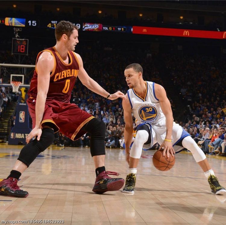 30分钟安排一次运球训练,几个简单的运球动作