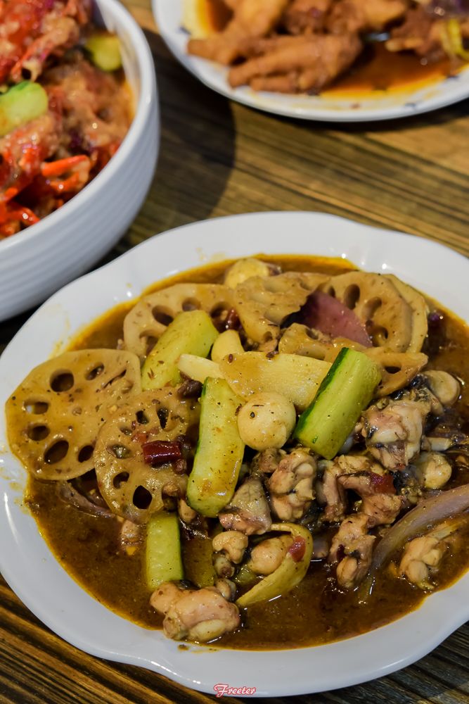 蒜蓉小龙虾肉质q弹吮指美味,充满味蕾的蒜香小龙虾