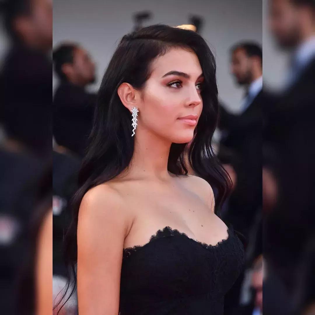 不输第一美臀，乔妹是靠它俘获C罗的心？