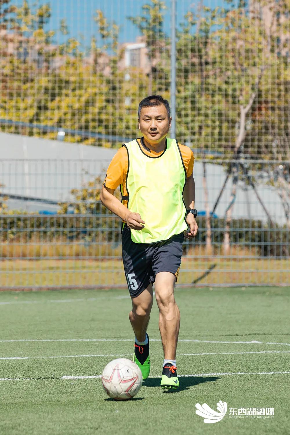 草根足球欢声笑语,草根养生足球