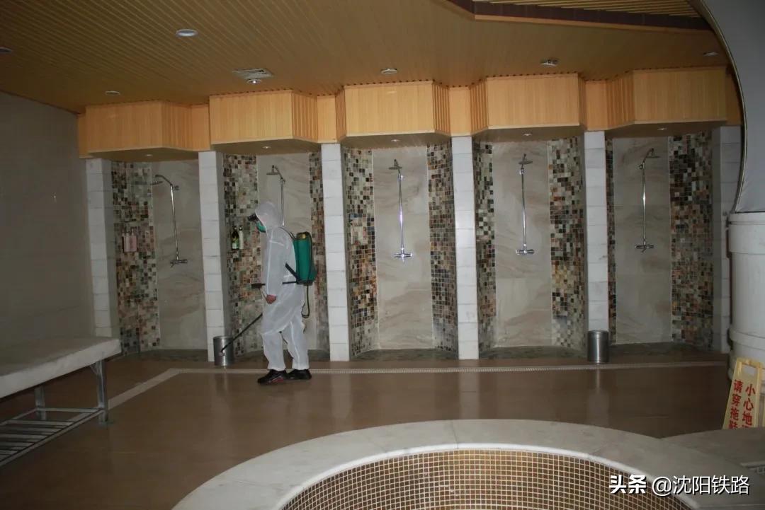 这个季节很适合泡温泉,到五龙背泡温泉放松一下心情