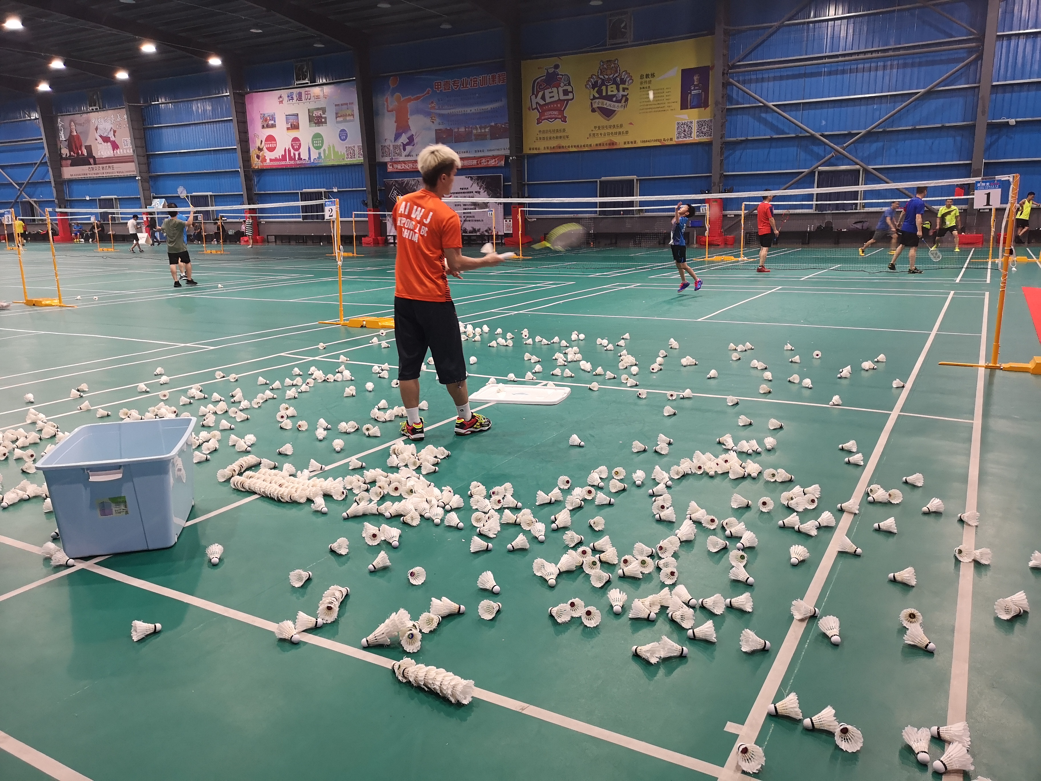 10000平室内游戏厅,居家室内羽毛球场地