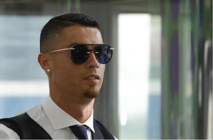 天下足球绝代双骄c罗与梅西,梅西与c罗绝代双骄纪录片