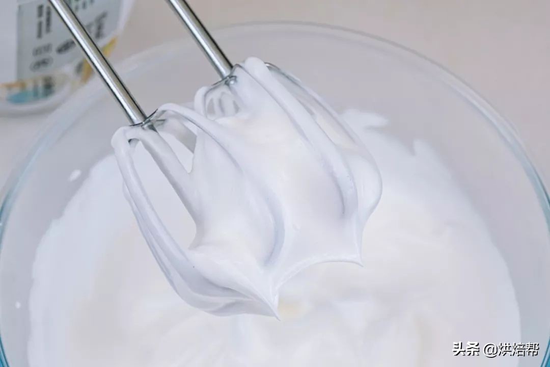 简单蛋糕做法不用牛奶和低筋面粉,1斤面粉加多少鸡蛋和牛奶做蛋糕