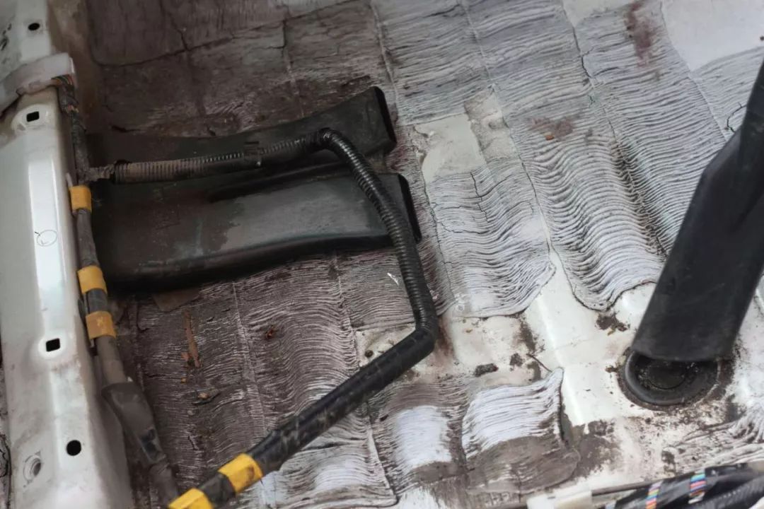 老车翻新：15年后的邂逅，普拉多LC120旧车换新颜，满血复活。