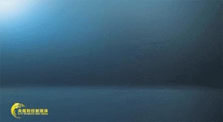 小伙吹一夜空调导致面瘫,吹风扇吹出面瘫视频