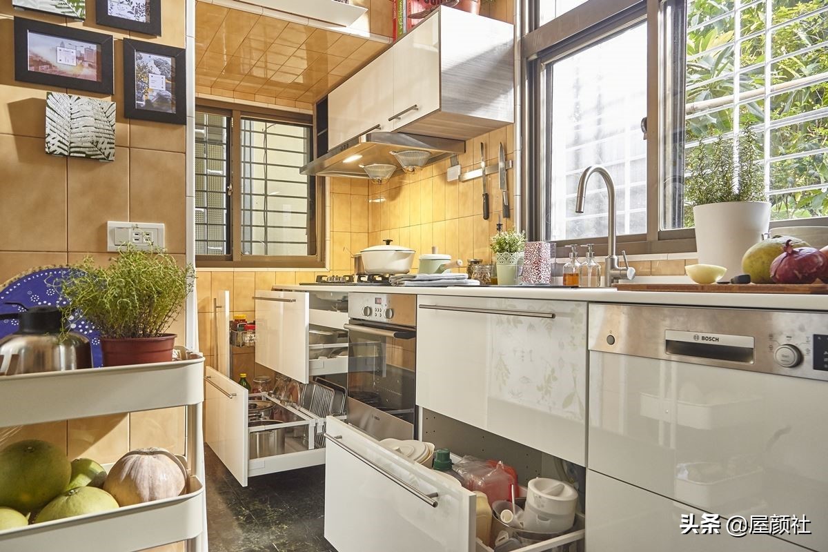 旧厨房灶台翻新最简单方法,姐弟农村老房改造