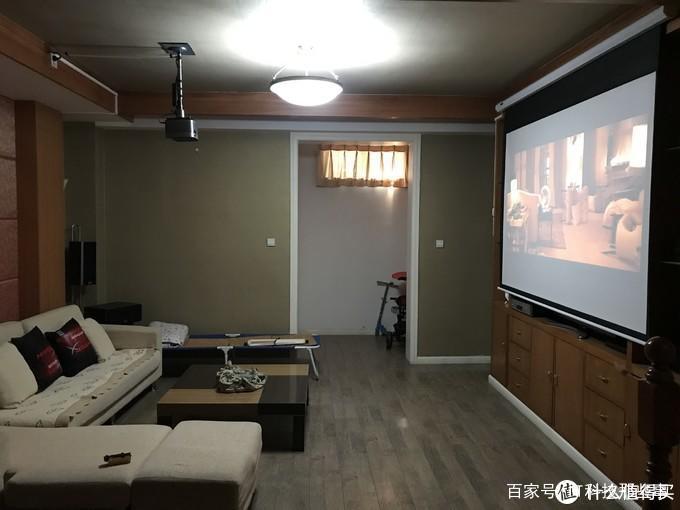 极米newz8x投射比,极米Z8X对比小米投影仪