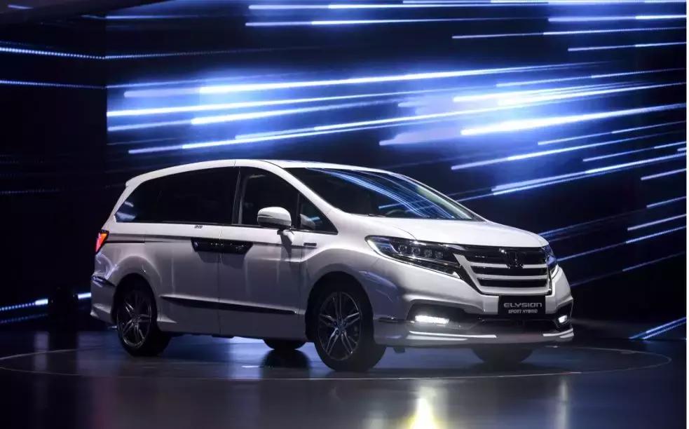 试驾艾力绅锐混动视频,艾力绅锐混动哪个颜色好看