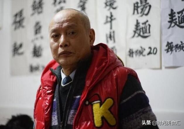 三块钱一碗网红面馆生意火爆,网红面馆无限续面大哥吃10几碗