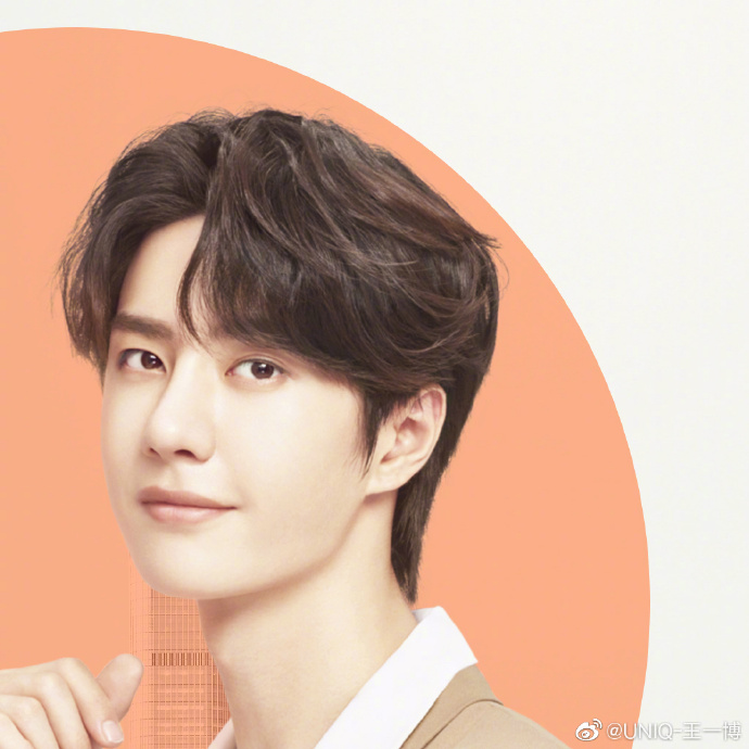 王一博古装黑色衣服,王一博黑色真丝衫