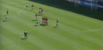 他职业生涯打进过54球，踢出过60米吊射，他是南美最强门将之一