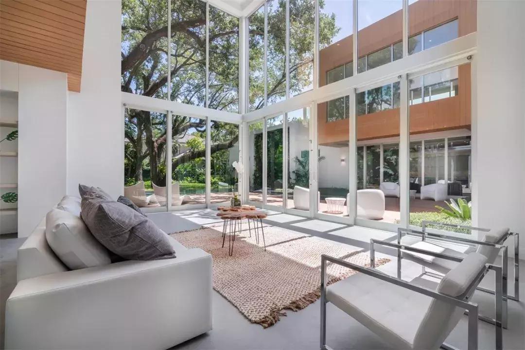 最新款客厅挑空设计图效果图,国外挑空客厅设计极简