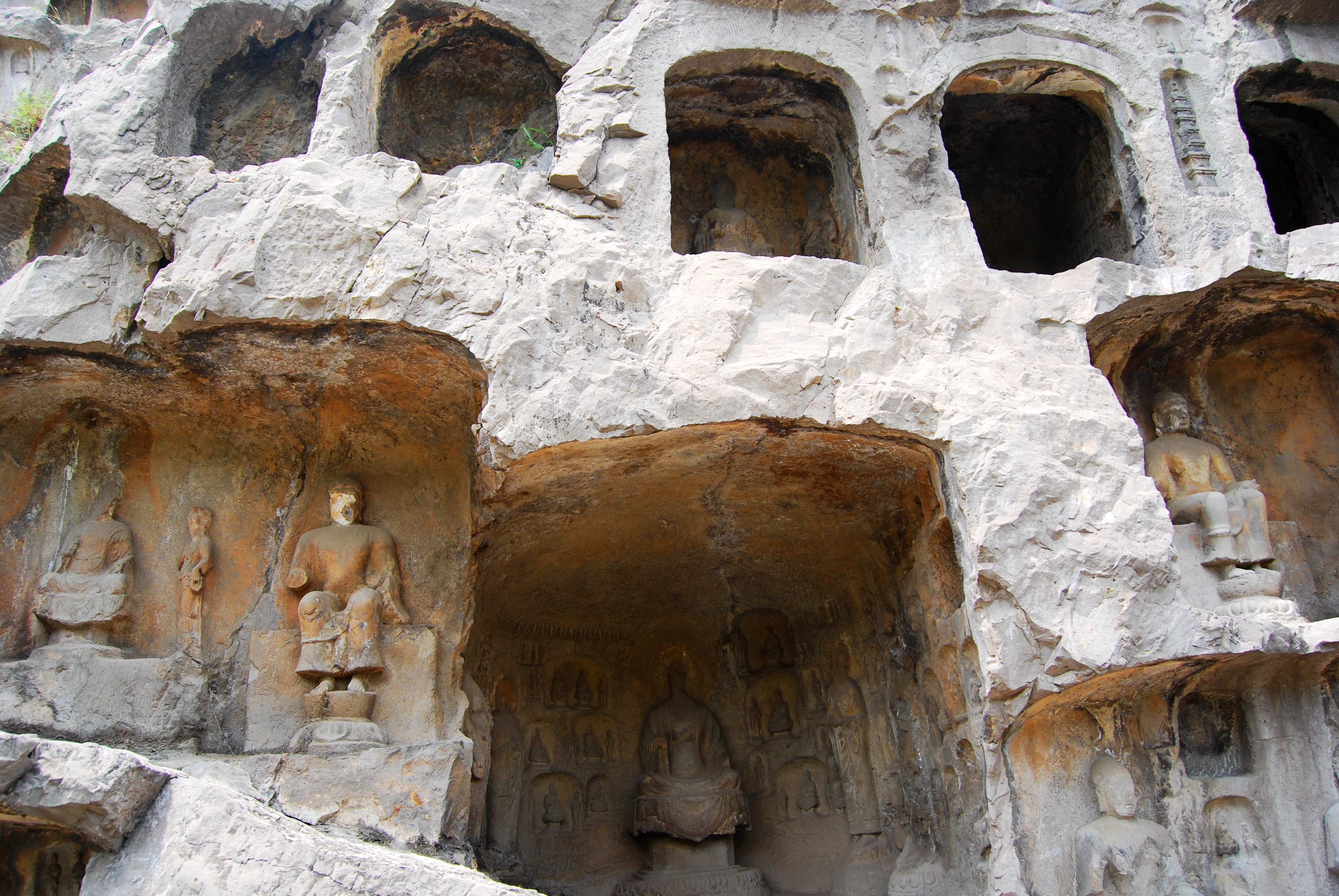 龙门石窟的卢舍那大佛的资料,龙门石窟卢舍那大佛的实际名字