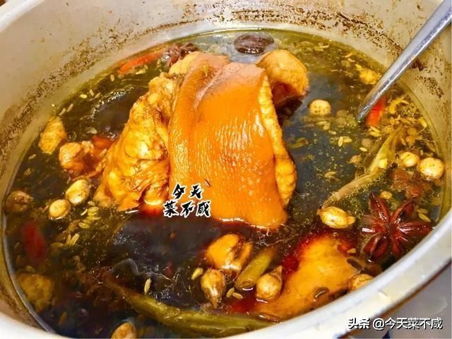 正宗家常酱肘子做法,家常酱肘子做法