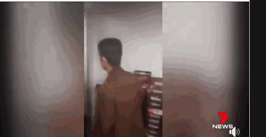 墨尔本华人区9秒视频：大爷大妈用身体扑倒补货车，老外全懵了！