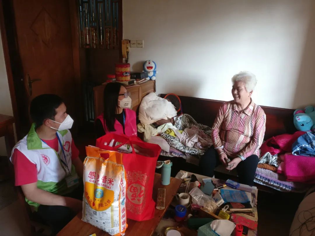 番禺｜桥南街“五社同心联动战疫”，爱心物资送到最需要的群众手中