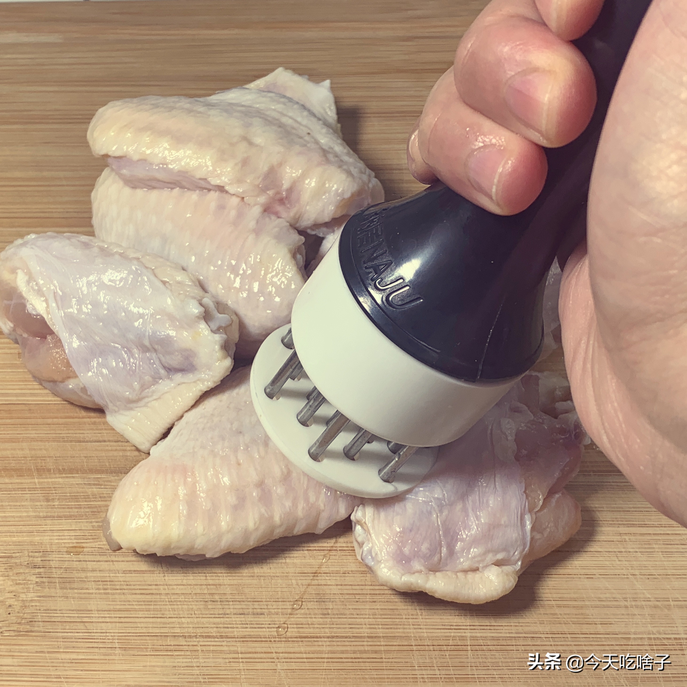 自制肯德基新奥尔良烤鸡翅,肯德基烤鸡翅的正确做法