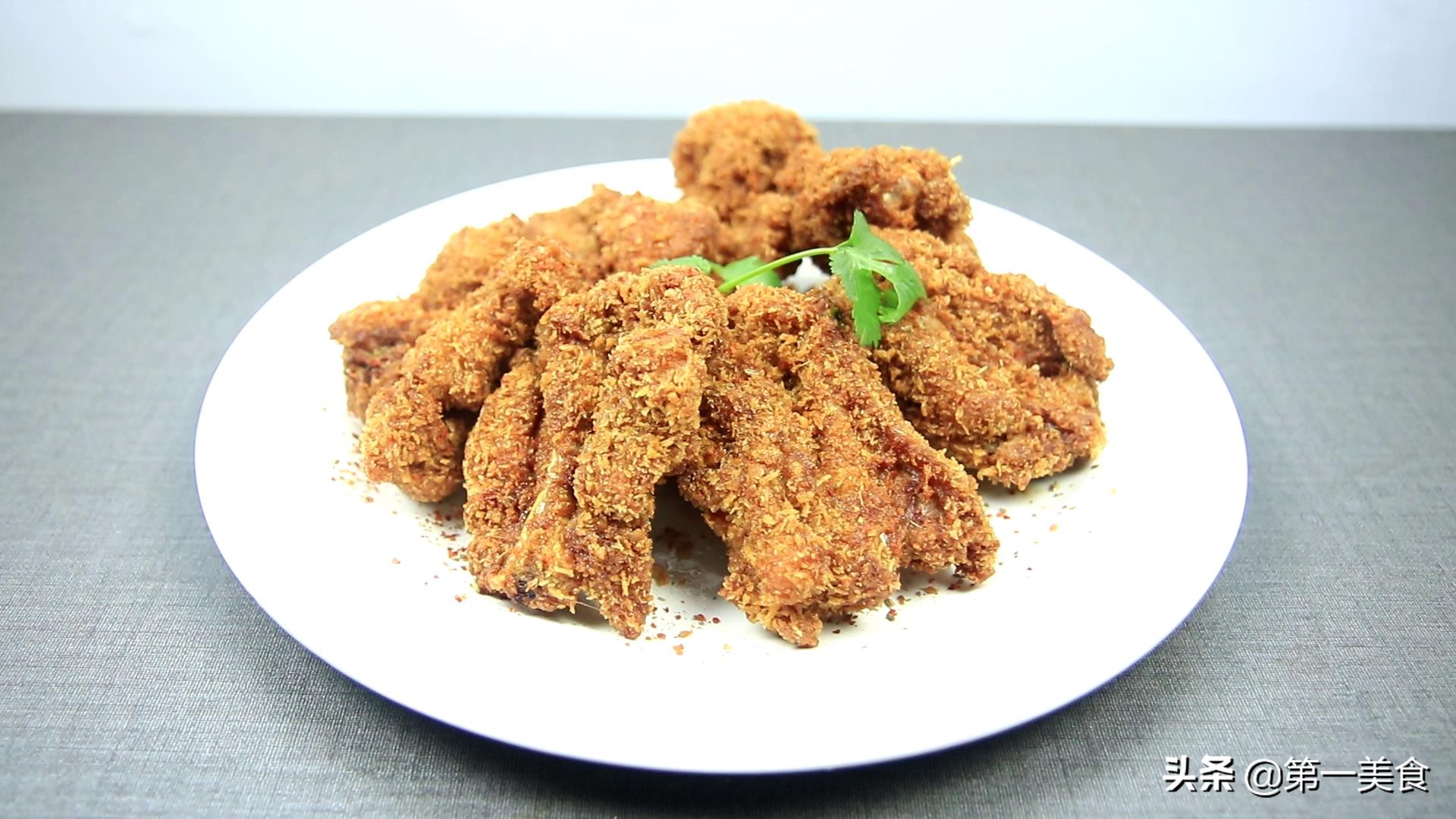 鸡翅裹上20层面包糠吃了,鸡翅怎样很好的裹上面包糠