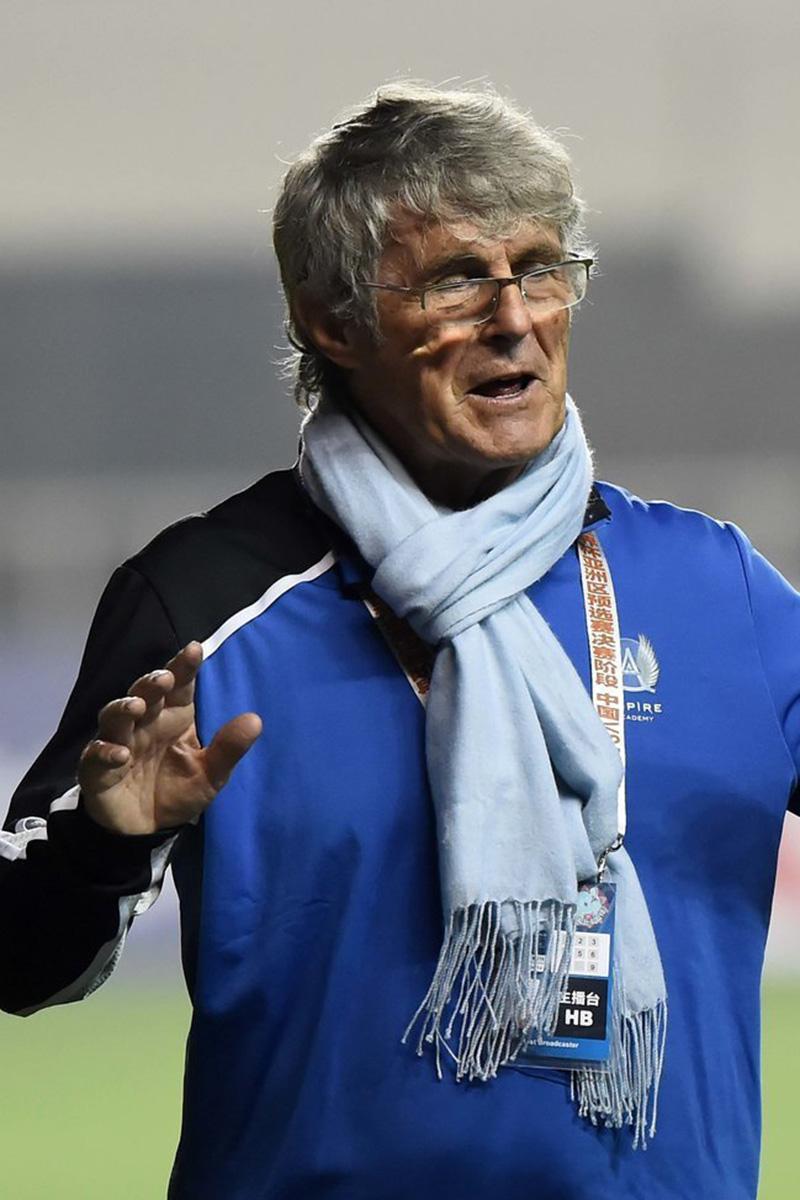 李铁带领国家队找到国脚的命门,想学米卢快乐足球能否成功?