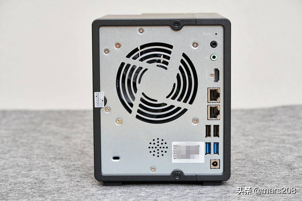 威联通qnapts-231测评,qnap威联通双万兆nasts532x拆解