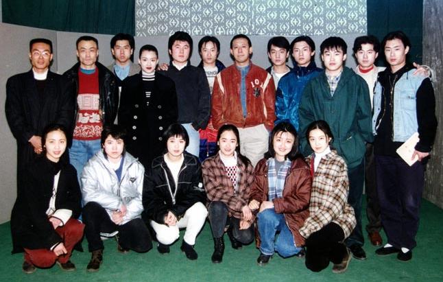 白月光是肖战和谁的,白月光是男主男扮女装的知乎小说