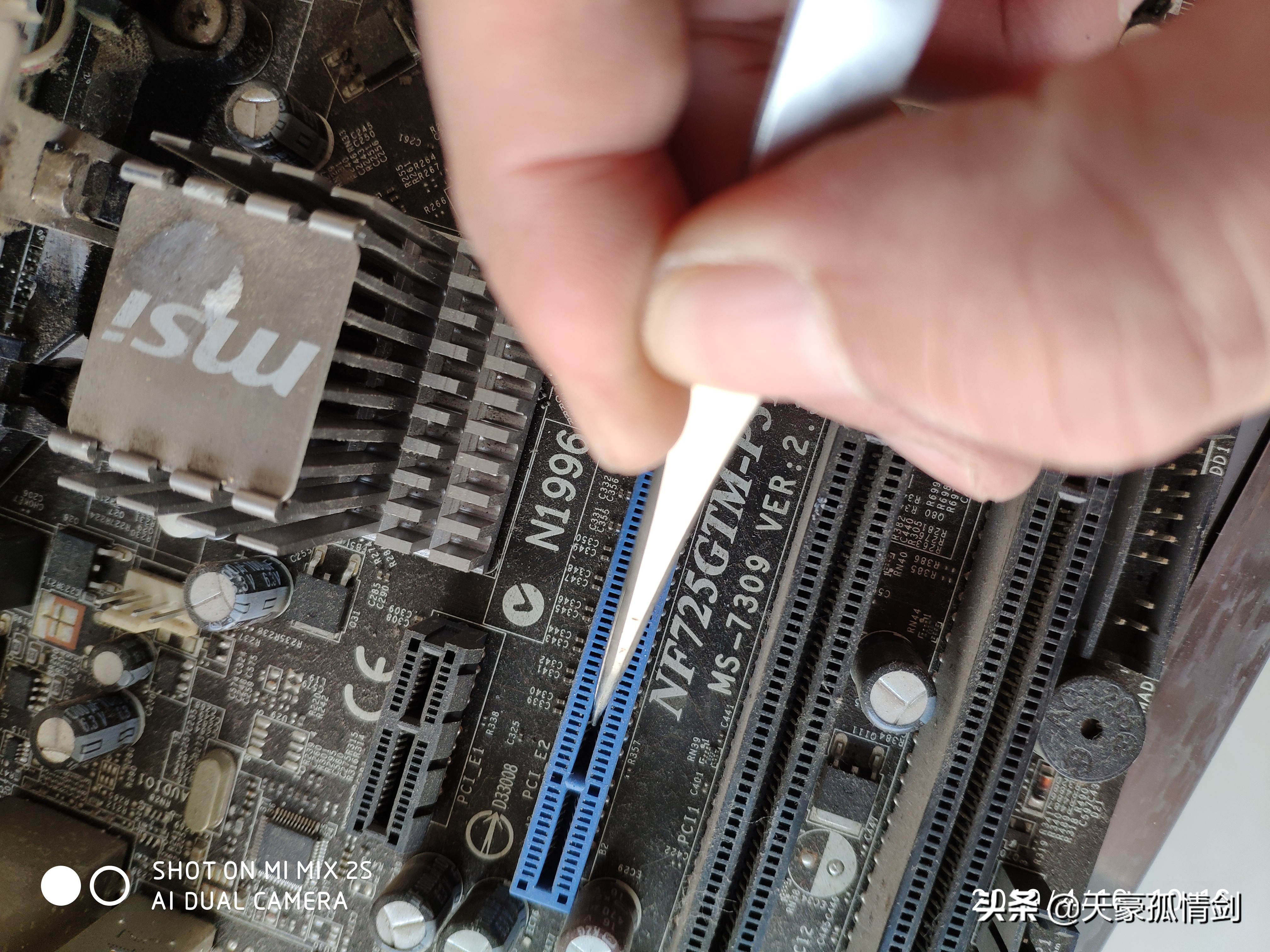 显示器花屏怎么办最简单的方法,显示器花屏有几种情况